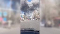 У Донецьку пролунали вибухи: над містом здійнявся стовп диму