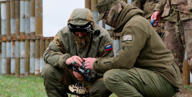Російські FPV-дрони атакують Костянтинівку: досвідчені пілоти перекинуті з Курщини Російські FPV-дрони атакують Костянтинівку: досвідчені пілоти перекинуті з Курщини