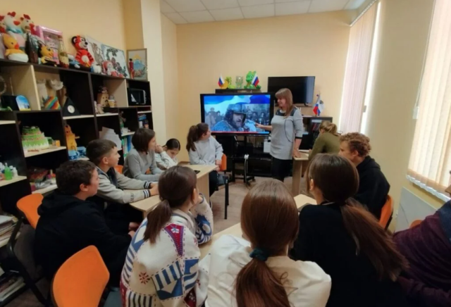 У Маріуполі продовжується русифікація дітей: окупанти проводять заходи до «дня народного єдінства»