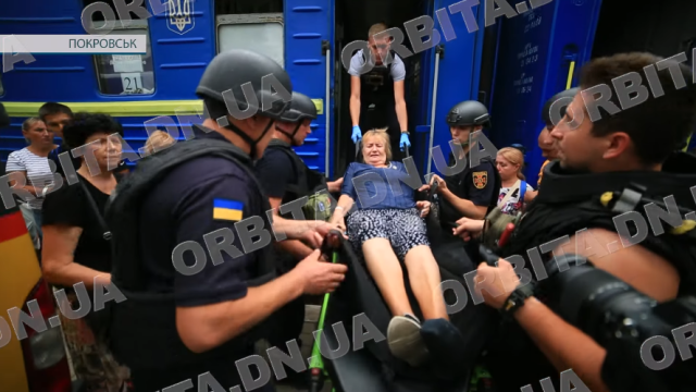 Евакуація маломобільних осіб у Покровську: як працює “Соціальне таксі” Евакуація маломобільних осіб у Покровську: як працює “Соціальне таксі”