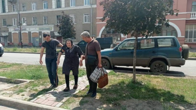 З Невського Луганської області вдалося евакуювати одиноку бабусю