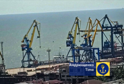 За останні кілька днів у порту окупованого Маріуполя помітили вже третє судно