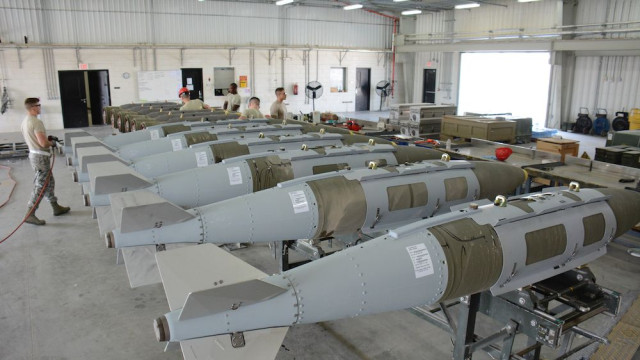 ЗСУ вдарили по рашистах керованими бомбами "JDAM/GLSDB" ЗСУ вдарили по рашистах керованими бомбами "JDAM/GLSDB"