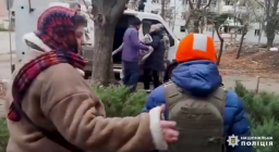 «Білі янголи» успішно евакуювали групу людей з небезпечного Курахового