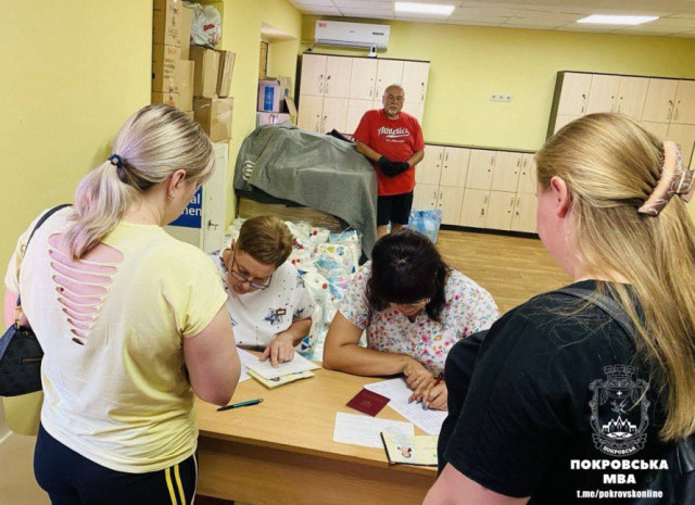В Покровській громаді 60 багатодітних сімей отримали гігієнічні набори