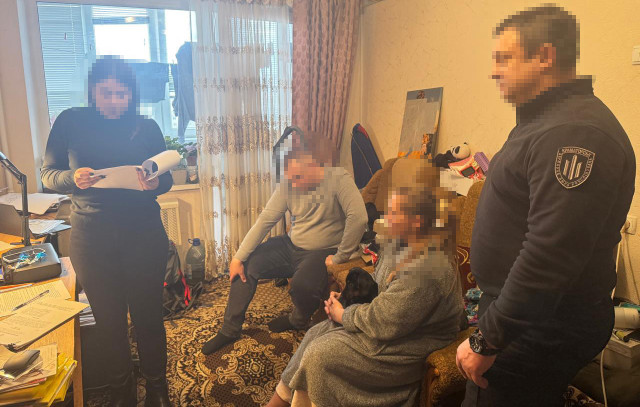 На Донеччині ДБР викрило схему з виплатою зарплати працівнику, який виїхав до Росії На Донеччині ДБР викрило схему з виплатою зарплати працівнику, який виїхав до Росії