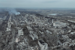 Часів Яр перетворено на руїни: ворог продовжує атакувати використовуючи дрони на оптоволокні