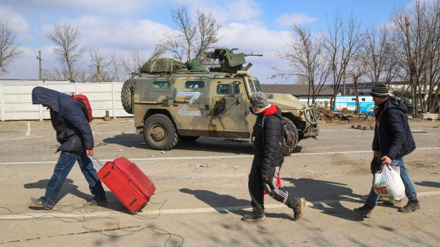 Окупанти на Луганщині планують заблокувати виїзд чоловіків призовного віку: деталі Окупанти на Луганщині планують заблокувати виїзд чоловіків призовного віку: деталі