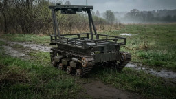Дистанційна евакуація: наземний робот доставив пораненого до медиків