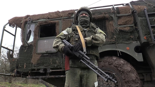 Окупанти нарощують сили і просуваються в Луганській області Окупанти нарощують сили і просуваються в Луганській області