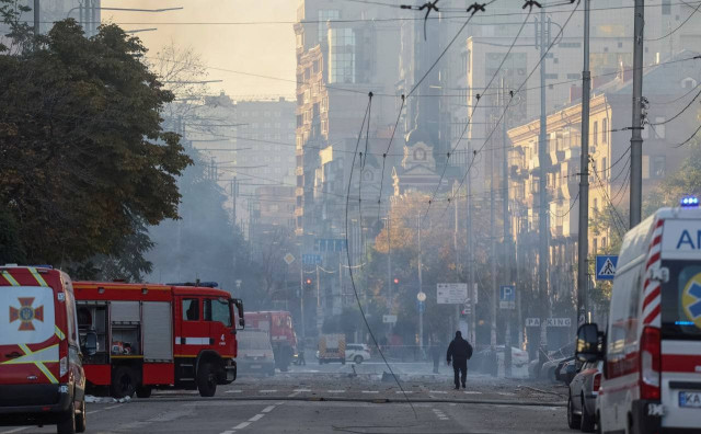 Унаслідок падіння збитого БПЛА в Києві постраждали кілька людей Унаслідок падіння збитого БПЛА в Києві постраждали кілька людей