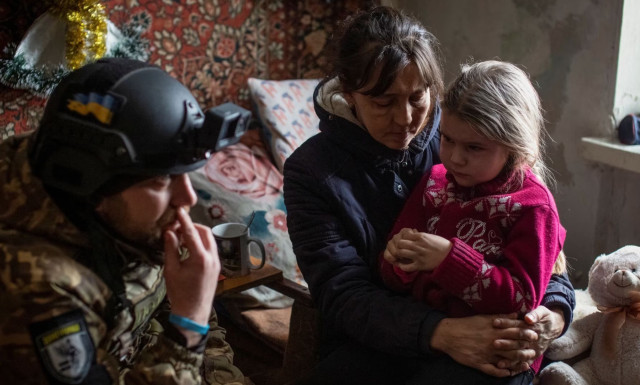 У ще двох селах Донеччини розпочали примусову евакуацію дітей з батьками