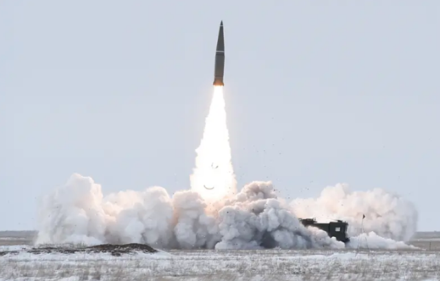 Цієї ночі окупований Донецьк опинився під потужним обстрілом
