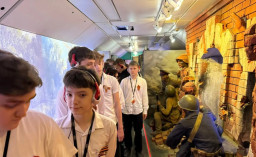 Окупанти влаштували пропагандистську виставку "Поїзд Побєди" на Донеччині (ФОТО)
