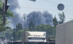 У Маріуполі горить стихійне звалище шин: дим накрив житлові квартали