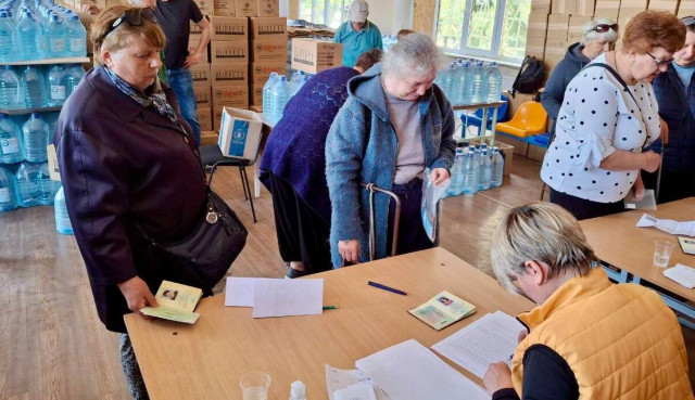 Мешканці Біленького отримали гуманітарну допомогу від міжнародної організації Мешканці Біленького отримали гуманітарну допомогу від міжнародної організації