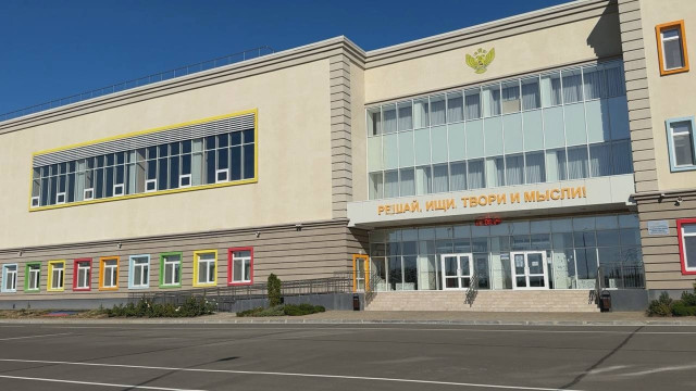 У Маріуполі звітують про "високотехнологічну" школу — готують до навчального року У Маріуполі звітують про "високотехнологічну" школу — готують до навчального року