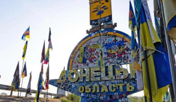 На в'їзді до Донецької області встановлено прапори 56-ї мотопіхотної Маріупольської бригади