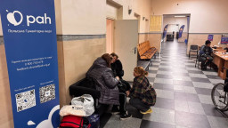 У Дніпрі на території залізничного вокзалу відкрили транзитний центр для переселенців з Донеччини