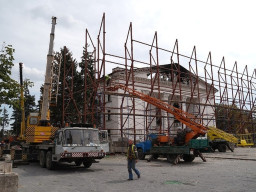 Окупанти почали відбудову будівлі зруйнованого в Маріуполі драмтеатру