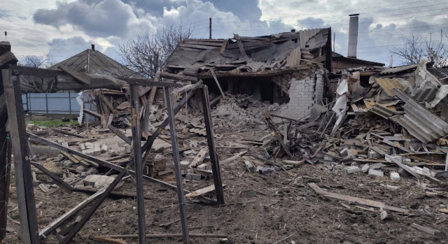 За добу росіяни атакували три райони Донеччини: зруйновано будинки та інфраструктуру За добу росіяни атакували три райони Донеччини: зруйновано будинки та інфраструктуру