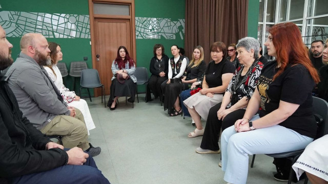 Харченко зустрівся з родинами загиблих захисників Луганщини у Полтаві Харченко зустрівся з родинами загиблих захисників Луганщини у Полтаві