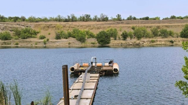 В окупованому Донецьку - водний колапс: мешканцям роздають воду з бочок