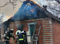 У Краматорському районі горів будинок, в якому перебували господарі