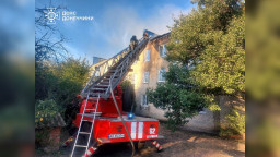 Окупанти вдарили по житлових кварталах Краматорська: рятувальники ліквідували пожежі (ФОТО)