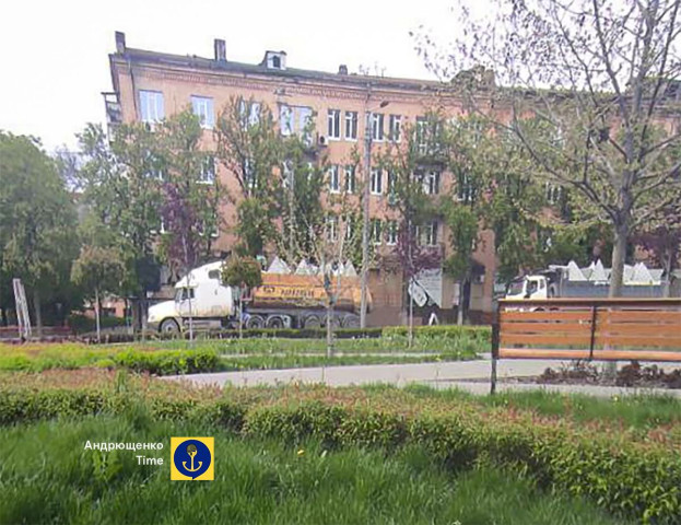 Збільшення оборони навколо Маріуполя окупантами: Андрющенко демонструє фотографії вантажівок