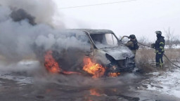 У Слов&rsquo;янську під час обстрілу загорівся автомобіль у житловому секторі