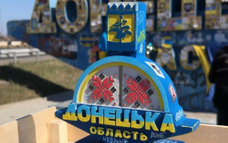Бійці ЗСУ почали відроджувати стелу в Донецькій області