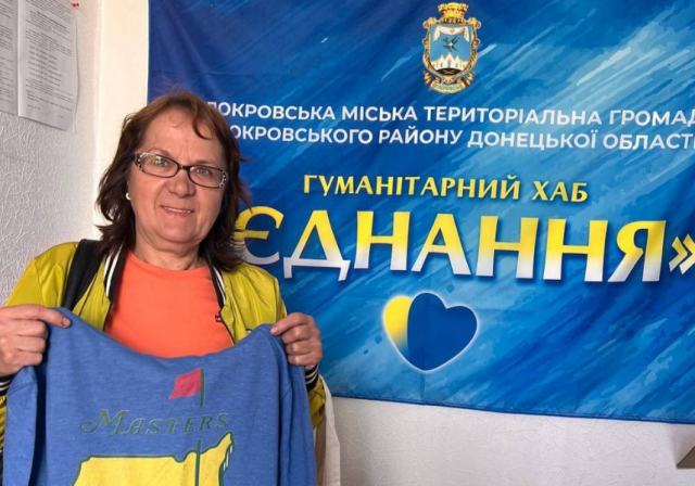 У Покровську благодійники поповнили «Соціальну Шафу» стильними речами (ФОТО)