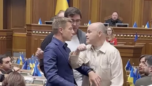 Українців обурила поведінка народних обранців у Верховній Раді