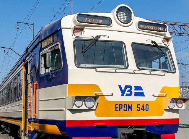 Затримка поїздів до Слов'янська: наслідки пошкоджених залізничних колій Затримка поїздів до Слов'янська: наслідки пошкоджених залізничних колій