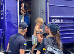 Нова хвиля переселенців: евакуаційний потяг з Донеччини прибув на Волинь