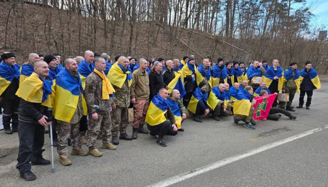 З російського полону повернулися 74 захисники Донеччини