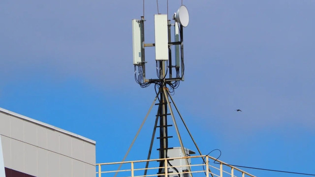 Росіяни встановлюють підсилювачі для дронів у центрі Мирнограда Росіяни встановлюють підсилювачі для дронів у центрі Мирнограда