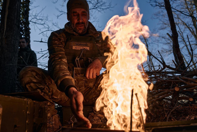 Українські захисники на Донецькому напрямку: війна в кадрах (фото) Українські захисники на Донецькому напрямку: війна в кадрах (фото)