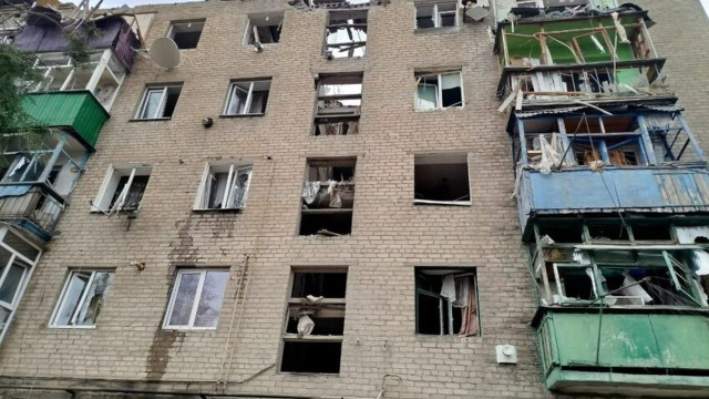 У Дружівці після атаки люди опинилися заблоковані в квартирах У Дружівці після атаки люди опинилися заблоковані в квартирах