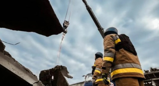 У Слов'янську рятувальники шукають людину під завалами