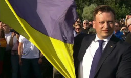 У Вільнюсі встановили привезений із Бахмута прапор України