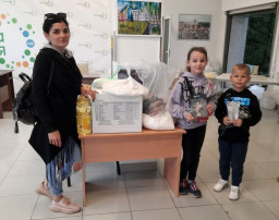 Переселенці з Луганщини отримали гуманітарні набори