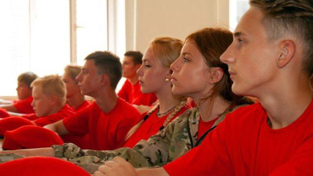 Окупанти збільшили "Юнармію" до 6 тис дітей на Донеччині