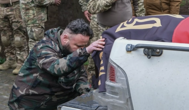 Віддали життя за Україну: військові попрощалися з добровольцями з Колумбії