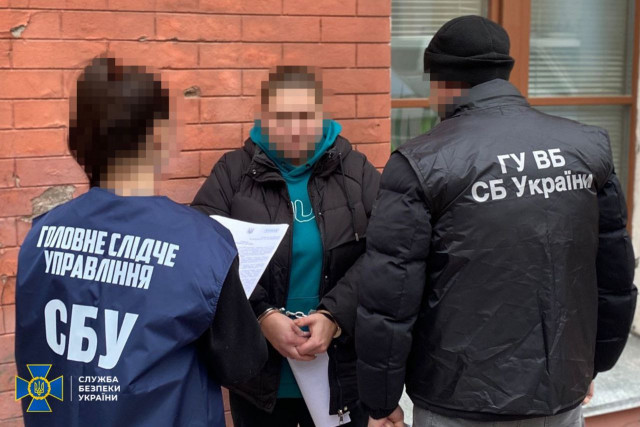 СБУ викрило шахрайку, яка виманила 1 мільйон гривень у родини полоненого захисника Маріуполя
