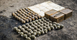 Піротехніки ДСНС знешкодили десятки вибухонебезпечних предметів у водоймі на Донеччині