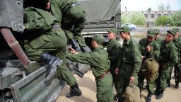 Щодня в тимчасово окуповану Луганську область прибуває по 200-300 "мобіків"