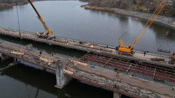 Росіяни розпочали "реконструкцію" головного мосту в Донецьку