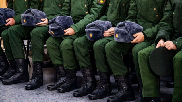 Росія планує відкрити військові центри на окупованій Луганщині Росія планує відкрити військові центри на окупованій Луганщині